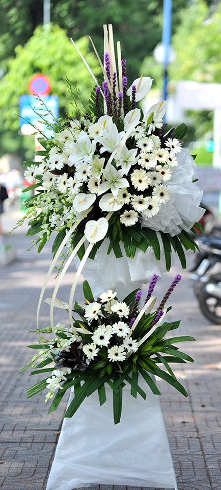 Vòng hoa tang lễ HV024